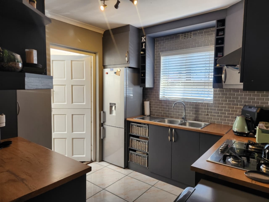 To Let 2 Bedroom Property for Rent in Belhar Western Cape